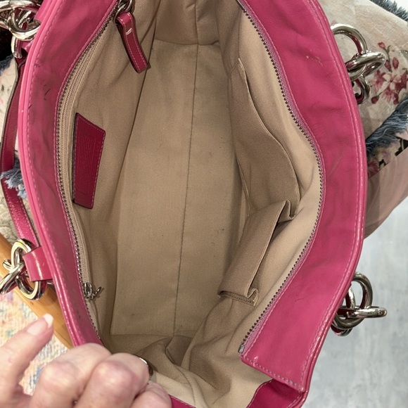 Coach Vintage Gallery Tote patent leather pink embossed logo side pockets EUC - Picture 4 of 17